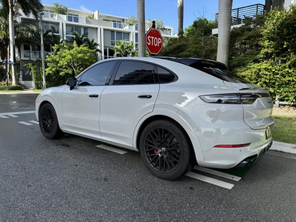 2023 PORSCHE CAYENNE GTS - Imagen 2