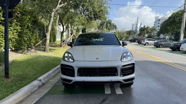 2023 PORSCHE CAYENNE GTS - Imagen 4